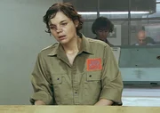 Katja sucht jemanden, an dem sie die gestohlene Droge testen kann, denn sie traut dem Stoff nicht. Sie schüttet die Droge Walter in den Tee, aber unglücklicherweise trinkt Lena (Greta Galisch de Palma) den Tee und bricht kurz darauf zusammen. Katja sucht jemanden, an dem sie die gestohlene Droge testen kann, denn sie traut dem Stoff nicht. Sie schüttet die Droge Walter in den Tee, aber unglücklicherweise trinkt Lena (Greta Galisch de Palma) den Tee und bricht kurz darauf zusammen.