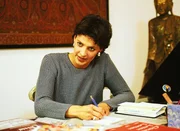 Dr. Stefan Frank bekommt Konkurrenz in der Nachbarschaft: Dr. Bea Gerlach (Sabine Petzl) er&ouml;ffnet ihre Praxis.