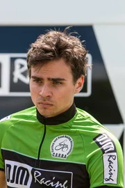 Mitch McCordell (Tom York) steht unter hohem Erfolgsdruck als Radsportler. Mitch McCordell (Tom York) steht unter hohem Erfolgsdruck als Radsportler.