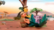 Ernie und Bert machen eine Safari in Ost-Afrika. Plötzlich entdecken sie einen kleinen Elefanten, der seine Herde verloren hat.