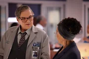Chicago Med Staffel 10 Folge 6 Gespräch unter Freunden: Oliver Platt als Dr. Daniel Charles, S. Epatha Merkerson Sharon Goodwin