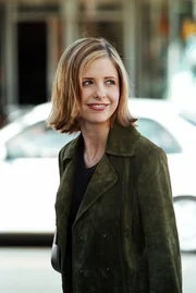 Buffy (Sarah Michelle Gellar) genießt ihr Dasein als unsichtbare Jägerin.