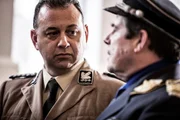 L-R: Martin Bormann (Jonathon Michaels) und Hermann Göring (Steve Munroe)