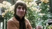 Ein Star am Abgrund: Wie viele andere zerbricht Keith Moon an Drogen und Ruhm. 1978 stirbt er an einer Überdosis Medikamente. Ein Star am Abgrund: Wie viele andere zerbricht Keith Moon an Drogen und Ruhm. 1978 stirbt er an einer Überdosis Medikamente.