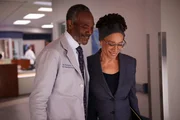 Chicago Med Staffel 10 Folge 6 Glücklich und entspannt: John Earl Jelks als Dr. Dennis Washington, S. Epatha Merkerson Sharon Goodwin