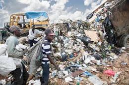 Mehr M&uuml;ll, aber vor allem auch schlechtes Abfallmanagement sind f&uuml;r Plastik in unserer Umwelt verantwortlich.