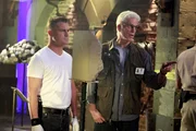 Das Date von Nick (George Eads, l.) findet ein j&auml;hes Ende: Er entdeckt in einer Skulptur einbetonierte Leichenteile. Schnell findet das herbeigerufene CSI-Team unter D.B. Russell (Ted Danson) noch weitere Betonbrocken.