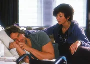 Lizzy (Katja Schmitz) ist unglücklich, weil Frank (Dierk Prawdzik) nur noch an Simone denkt.