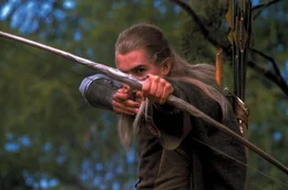 Als Legolas (Orlando Bloom) endlich zum Schlachtfeld kommt, findet er den schwer verletzten Boromir vor ...