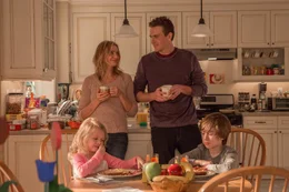 Giselle Eisenberg (Nell), Cameron Diaz (Annie), Jason Segel (Jay), Sebastian Thomas (Clive).