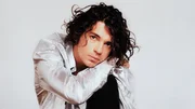 Rockstar & Sexidol: INXS mit Frontmann Michael Hutchence füllt in den 80er und 90er-Jahren die großen Stadien der Welt.