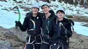 Bei der heutigen Challenge müssen die Eispickel Cay, Luke und Nick in der rutschigen Wand halten. Bei der heutigen Challenge müssen die Eispickel Cay, Luke und Nick in der rutschigen Wand halten.