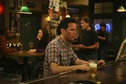 Dennis Reynolds (Glenn Howerton)