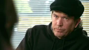 Um einem Betrüger auf die Schliche zu kommen, spielt Nate (Timothy Hutton) einen dubiosen Fitnessstudiobesitzer. Auf diese Weise will sich Nate dem Betrüger anvertrauen und herausfinden, welche kleine Strohfirmen er betreibt. Um einem Betrüger auf die Schliche zu kommen, spielt Nate (Timothy Hutton) einen dubiosen Fitnessstudiobesitzer. Auf diese Weise will sich Nate dem Betrüger anvertrauen und herausfinden, welche kleine Strohfirmen er betreibt.