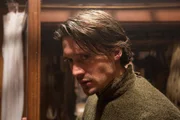 George (David Oakes), der Bruder von König Edward, würde lieber sich selbst auf dem Thron sehen ... George (David Oakes), der Bruder von König Edward, würde lieber sich selbst auf dem Thron sehen ...
