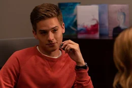 Trevor Matthews (Dylan Sprouse)
