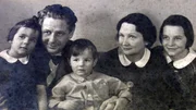 Paul H&ouml;rbiger mit seiner Familie.