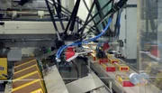 Roboter verpacken den "Leibniz-Keks". Roboter verpacken den "Leibniz-Keks".