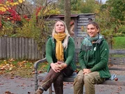 Die Gärtnerinnen auf der Garten Tulln legen speziell für Salamander, Kröte und Co schattige und feuchte Nischen sowie Verstecke an.