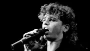 Mann, Mikro, Matte: Michael Hutchence hat die Fans im Griff. Mit seiner Band INXS stürmt der Australier die Hitparaden.