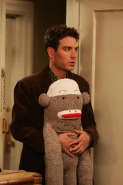 Ted (Josh Radnor) trägt neuerdings ein Hemd, welches ihm vor Jahren überhaupt nicht gefallen hat. Da entwickelt er obskure Ideen bezüglich seiner Ex-Freundinnen ...