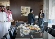 Sarah MacKenzie (Catherine Bell, l.); Hetty Lange (Linda Hunt, r.)