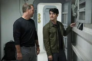 G. Callen (Chris O'Donnell, l.); Ehsan Navid (Wesam Keesh, r.)