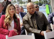 Katherine Casillas (Moon Bloodgood, l.); Sam Hanna (LL Cool J, r.)