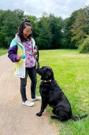 Shias Su testet mit Lio nachhaltige Alternativen zum Plastikkotbeutel. Shias Su testet mit Lio nachhaltige Alternativen zum Plastikkotbeutel.