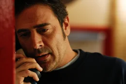 Emma gibt im Radio Beziehungstipps. Unter anderem auch Sofia, die sich daraufhin von ihrem Freund Patrick (Jeffrey Dean Morgan) trennt. Dieser beginnt daraufhin einen Racheplan gegen Emma zu entwickeln ...
