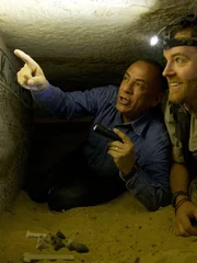 L-R: Mostafa Waziri und Josh Gates.