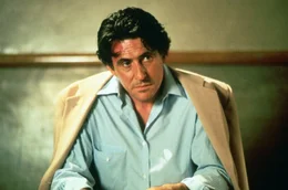 Dean Keaton (Gabriel Byrne)