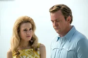 Ted Kennedy (Matthew Perry) und Joan Kennedy (Kristen Hager)