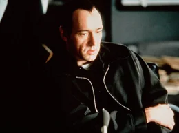 Roger "Verbal" Kint (Kevin Spacey) ist der einzige &Uuml;berlebende eines Massakers unter rivalisierenden Gangstern, doch seine Aussagen bleiben mysteri&ouml;s.