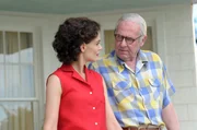 Jackie Kenndy (Katie Holmes) und Joe Kennedy Sr. (Tom Wilkinson)