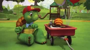 Franklin und Schnecke versuchen mit allen Mitteln herauszufinden, ob die Freunde vielleicht eine Überraschungsparty für Franklin planen.