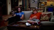 Chelseas (Jennifer Bini Taylor) und Jake (Angus T. Jones)