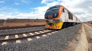 Der neue Zug tr&auml;gt einen stolzen Namen: Madaraka Express. Madaraka bedeutet auf Swahili u.a. Selbstbestimmung. Ob diese allerdings durch die starke Abh&auml;ngigkeit von chinesischen Krediten m&ouml;glich ist, ist umstritten.
