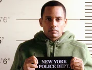 Die Polizei hat den Gerichtsmediziner Dr. Sheldon Hawkes (Hill Harper) verhaftet. Er soll eine Bar &uuml;berfallen haben.