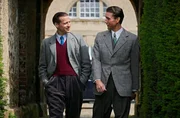 L-R: James Herriot (Nicholas Ralph), Hugh Hulton (Matthew Lewis)
