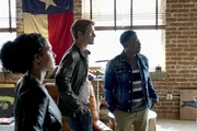 Sollen in Ecuador die Demokratie retten und dem Präsidentschaftskandidaten León ein Spenderherz beschaffen, bevor es zu spät ist: Jack, Riley (Tristin Mays, l.), MacGyver (Lucas Till, m.) und Bozer (Justin Hires, r.) ...