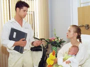 MDR Fernsehen IN ALLER FREUNDSCHAFT, FOLGE 195, "Doktorspiele", Vladi (Stephen Dürr) geht aufs Ganze und erzählt Tina (Anne Kanis) alles, was er über ihren Ehemann weiß. Statt ihm Glauben zu schenken, bezichtig sie ihn der Lüge! MDR Fernsehen IN ALLER FREUNDSCHAFT, FOLGE 195, "Doktorspiele", Vladi (Stephen Dürr) geht aufs Ganze und erzählt Tina (Anne Kanis) alles, was er über ihren Ehemann weiß. Statt ihm Glauben zu schenken, bezichtig sie ihn der Lüge!