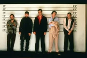 L-R: Hockney (Kevin Pollack), McManus (Stephen Baldwin), Fenster (Benicio Del Toro), Keaton (Gabriel Byrne), Verbal (Kevin Spacey)