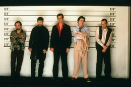 L-R: Hockney (Kevin Pollack), McManus (Stephen Baldwin), Fenster (Benicio Del Toro), Keaton (Gabriel Byrne), Verbal (Kevin Spacey)