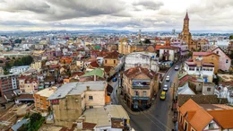 Antananarivo, die Hauptstadt, ist das Herz Madagaskars. 1,5 Millionen Menschen leben hier.