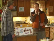 Mike (Neil Flynn, l.); Rusty (Norm MacDonald, r.)