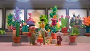 Ernie und Bert sind ganz aufgeregt: in einem Laden für exotische Pflanzen sollen sie sich um die Blumen kümmern, solange der Ladenbesitzer auf Reisen ist. Ernie und Bert sind ganz aufgeregt: in einem Laden für exotische Pflanzen sollen sie sich um die Blumen kümmern, solange der Ladenbesitzer auf Reisen ist.