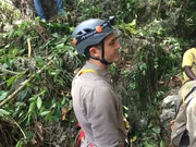 Rob Nelson bereitet sich auf den Abstieg in das Hutchinson's Hole auf Jamaika vor. Rob Nelson bereitet sich auf den Abstieg in das Hutchinson's Hole auf Jamaika vor.