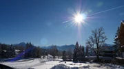 Berge, Schnee und Sonnenschein – der Winter in Alpen kann märchenhaft schön sein.