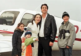Max (Gregor T&ouml;rzs) mit seiner neuen Braut Elena (Julia Stemberger) und ihren Kindern Walter (Fabian Grass, re.), Tina (Vespa Vasic) und H&auml;nschen (Adrian Wahlen).